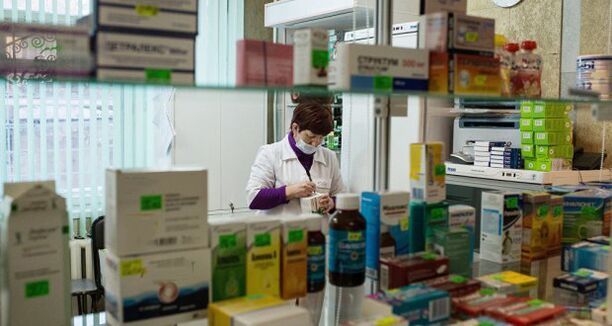 seleção de medicamentos contra vermes na farmácia