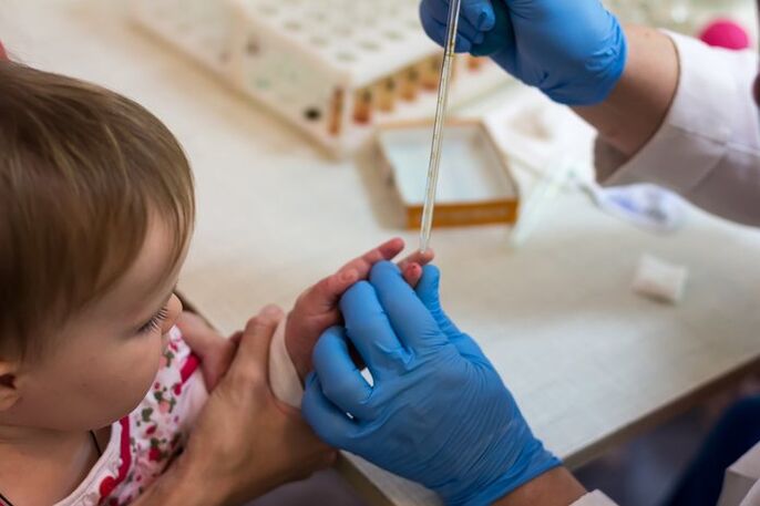 Diagnóstico de helmintíase em uma criança por meio de um exame de sangue